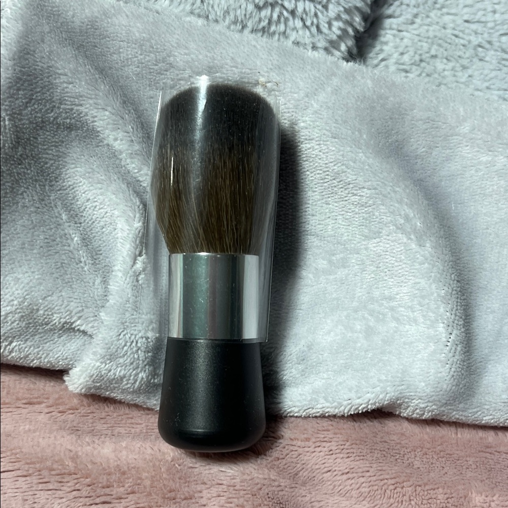 Premium Black and Silver kabuki brush